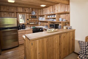 Fridge, oven, stovetop, dishwasher - Vail Mountain Condo-5 minutes from Vail Village - On Free Ski Bus Route (Vail)