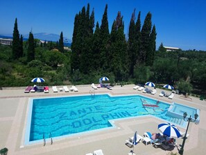 Outdoor pool, open 8:00 AM to 7:00 PM, pool umbrellas, pool loungers - Zante Dolphin (Zakynthos)