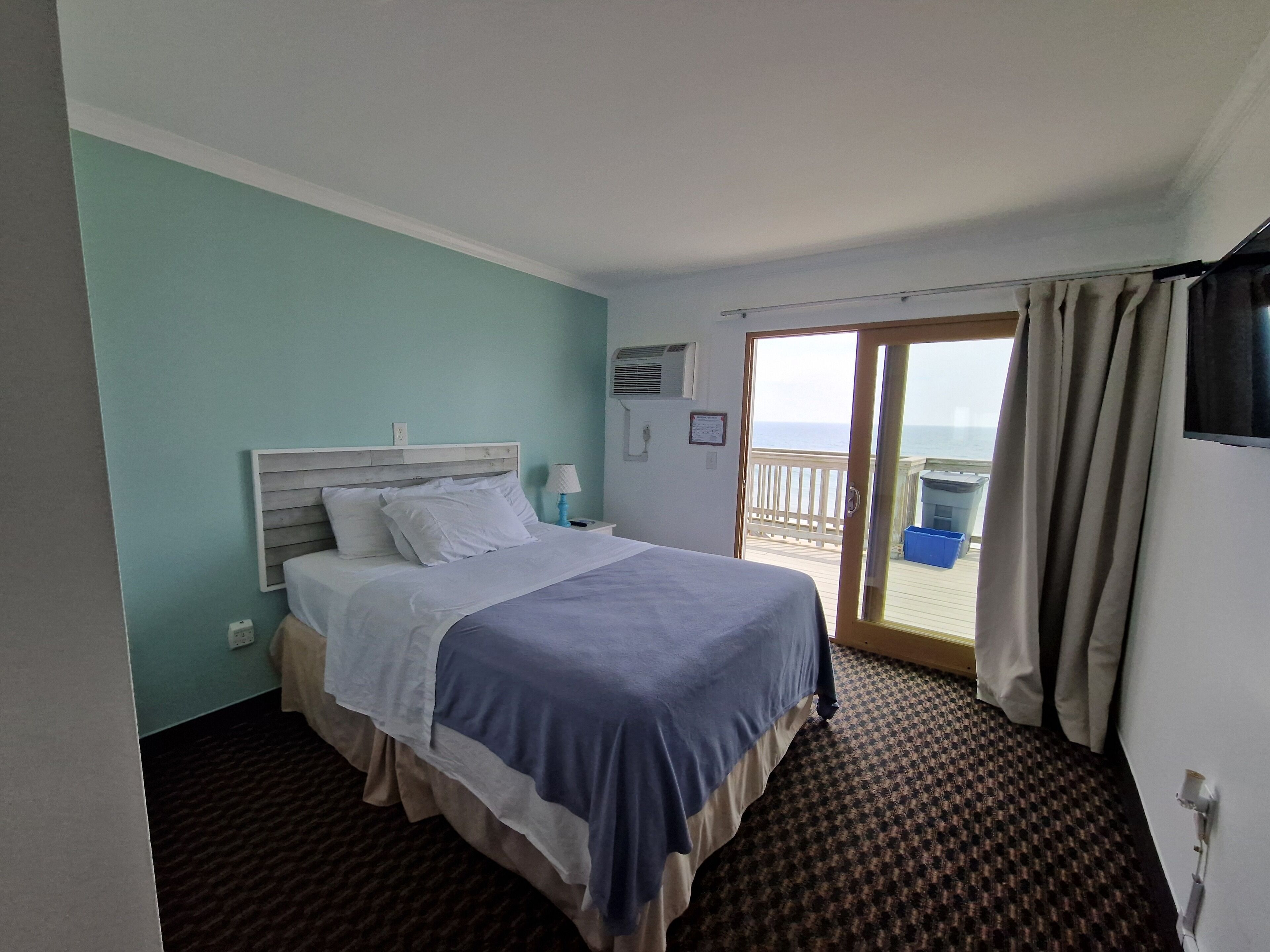 Single Room, 1 Queen Bed, Ocean View | Bed sheets
