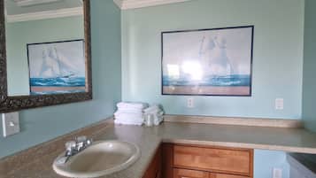Room, 2 Queen Beds, Beachside | Bed sheets