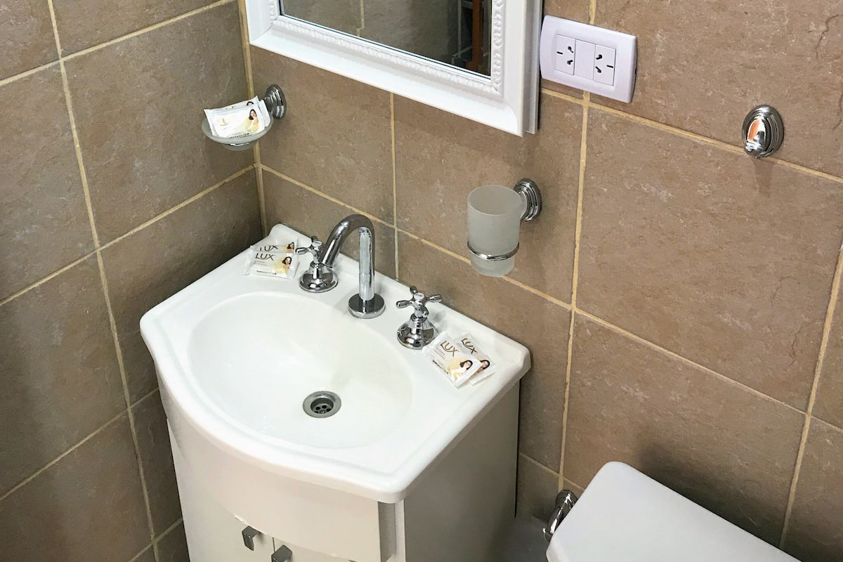Baño | Regadera y toallas