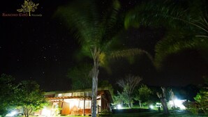Depan hartanah - siang/malam