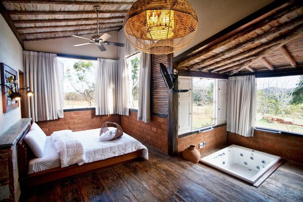 Minibar, bàn, truy cập Internet không dây miễn phí, bộ trải giường