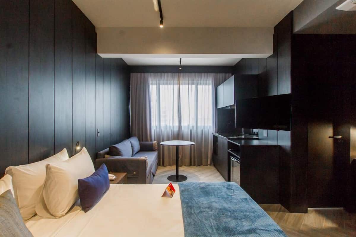 Estúdio executivo | Frigobar (abastecido com alguns itens grátis), individualmente decorados