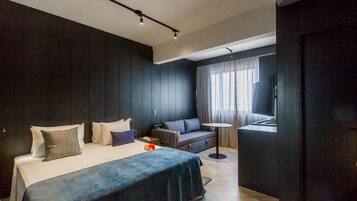 Estúdio executivo | Frigobar (abastecido com alguns itens grátis), individualmente decorados