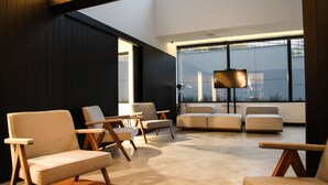 A modern living room with a sofa set, armchairs, and a coffee table. - VN Bela Cintra (Sao Paulo)