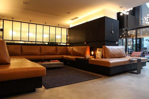 Lounge no saguão