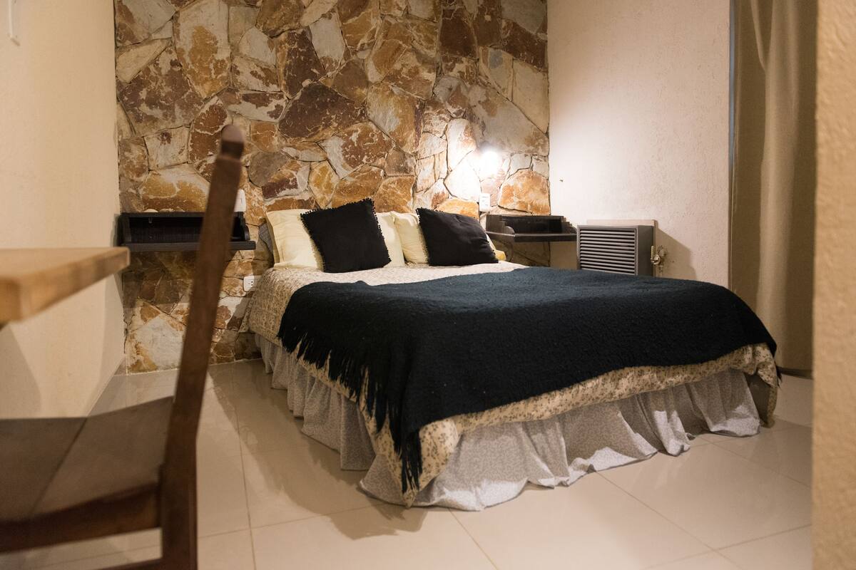 Chambre Double Standard, 1 chambre | Rideaux occultants, Wi-Fi gratuit, décoration personnalisée