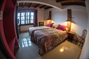 Individually decorated, blackout drapes, free WiFi, bed sheets - Posada del Fin del Mundo (Ushuaia)