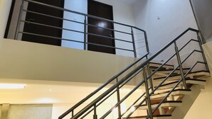Design-Apartment, 2 Schlafzimmer, Poolblick, Poolseite | 1 Schlafzimmer, Zimmersafe, Schreibtisch, Bügeleisen/Bügelbrett