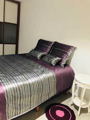 Design-Apartment, 2 Schlafzimmer, Poolblick, Poolseite | 1 Schlafzimmer, Zimmersafe, Schreibtisch, Bügeleisen/Bügelbrett