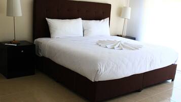 Deluxe Apartment | 1 bedroom, desk, WiFi (free), bed sheets