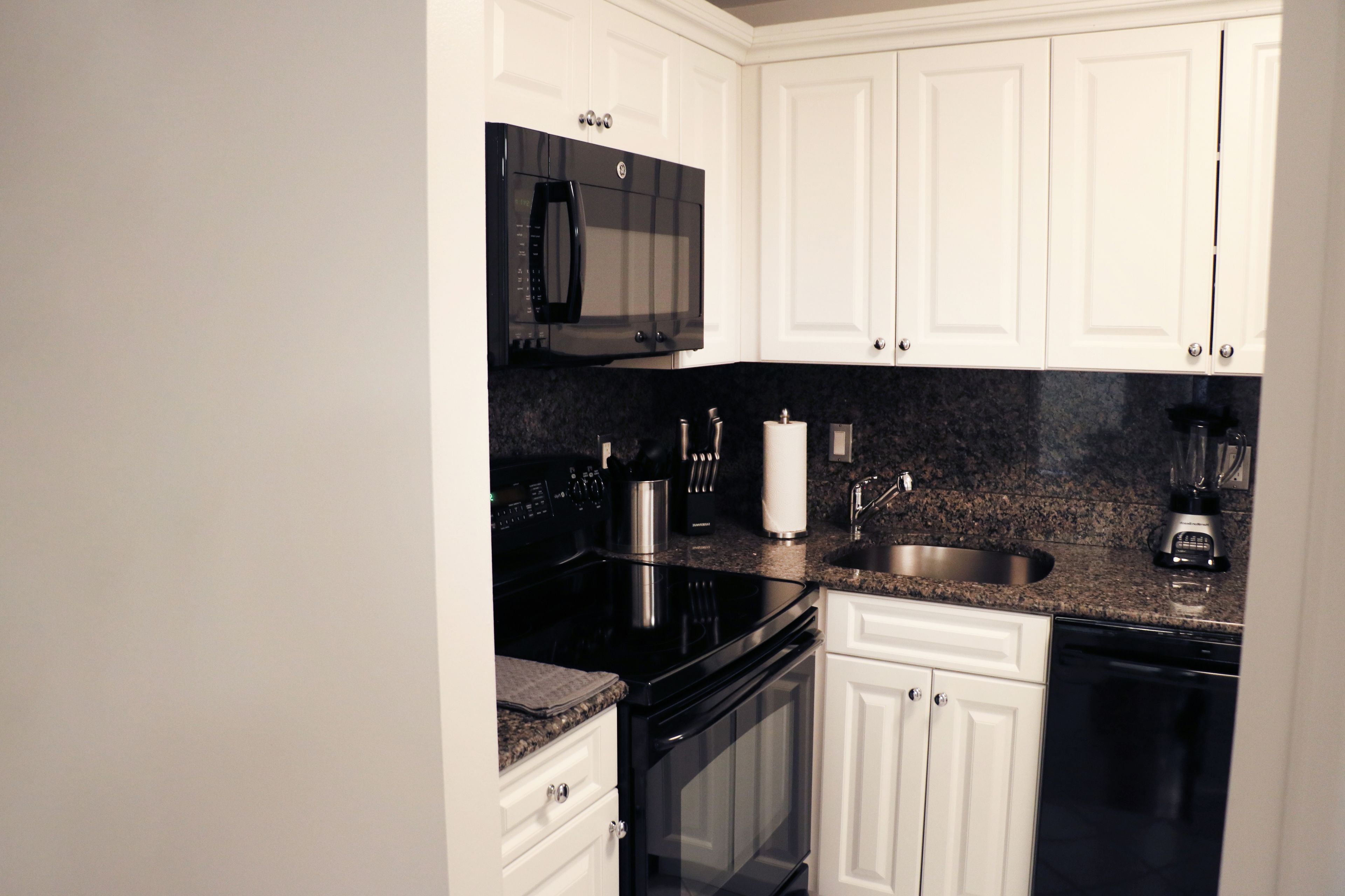 premium apartment, 1 bedroom, non smoking, kitchen | private kitchen | fridge, microwave, oven, stovetop