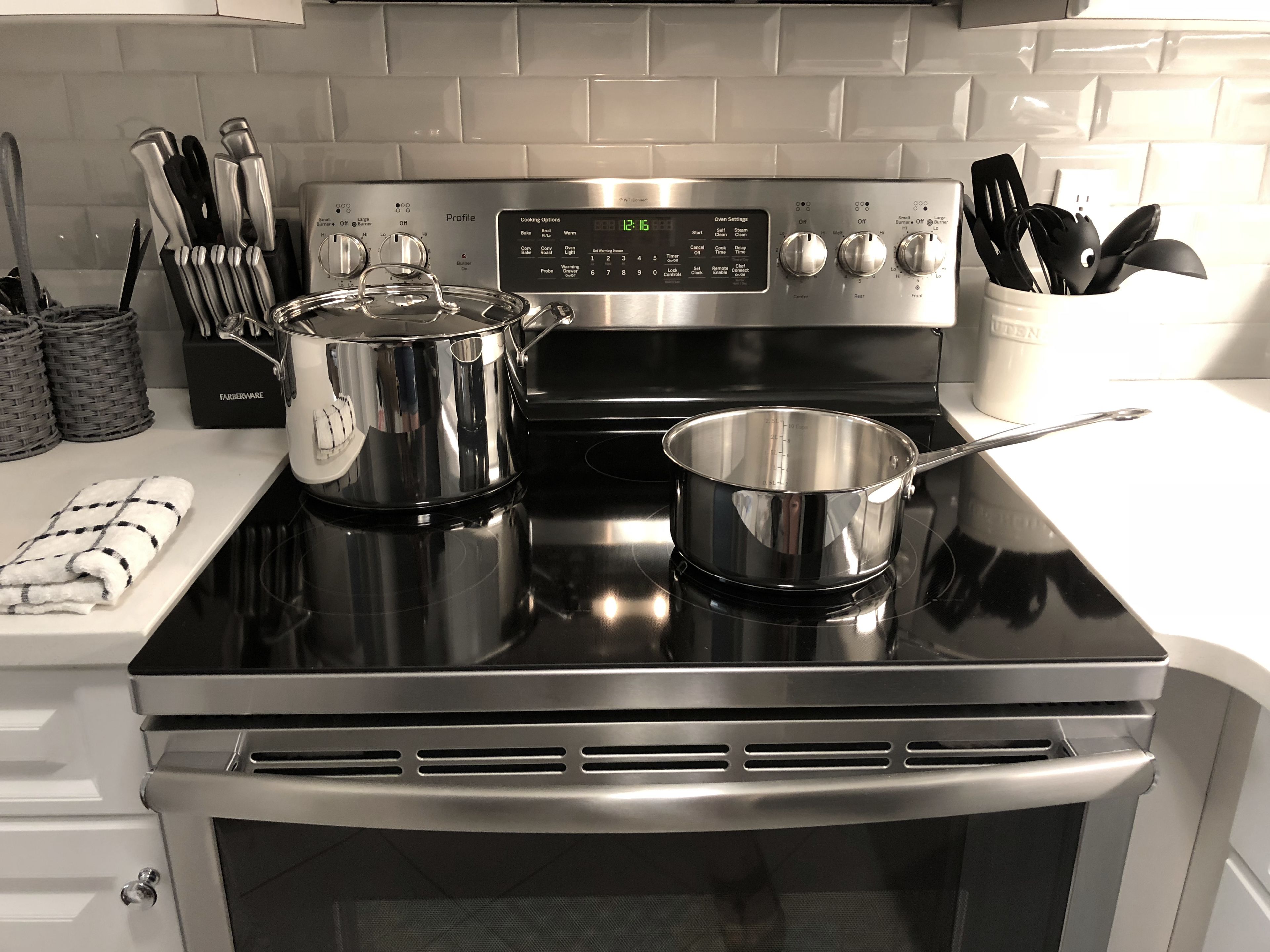 premium apartment, 1 bedroom, non smoking, kitchen | private kitchen | fridge, microwave, oven, stovetop