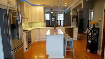 Family House, Patio | Private kitchen | Fridge, microwave, oven, stovetop