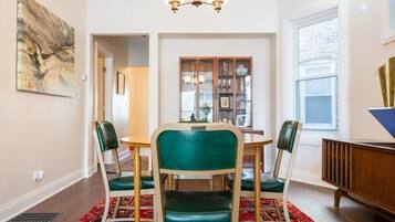 Comfort Apartment, Refrigerator & Microwave | In-room dining