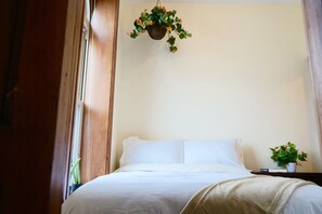 Apartment, 2 Bedrooms | 2 bedrooms, free WiFi - Creative Chicago Charm in Wicker Park (Chicago)
