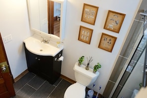 Apartment, 2 Bedrooms | Bathroom | Combined shower/tub, hair dryer - Creative Chicago Charm in Wicker Park (Chicago)
