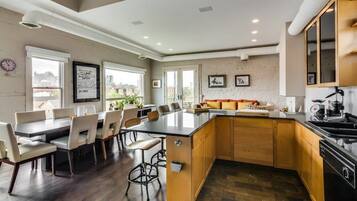 Luxury Penthouse, Balcony, City View | Private kitchen | Fridge, microwave, oven, stovetop