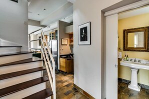 Room - Zen Penthouse w VIEWS + 2 balconies (Chicago)