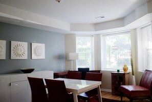 Family Duplex, Kitchen | In-room dining - Fun-Loving Botanic Garden. Easy Access from Ohare (Chicago)