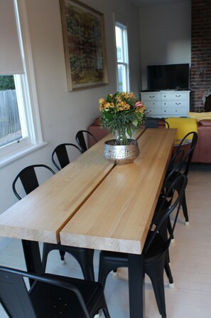 Executive House, 3 Bedrooms, Non Smoking | In-room dining