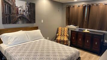 Standard Room, 1 Queen Bed | Iron/ironing board, free WiFi, bed sheets