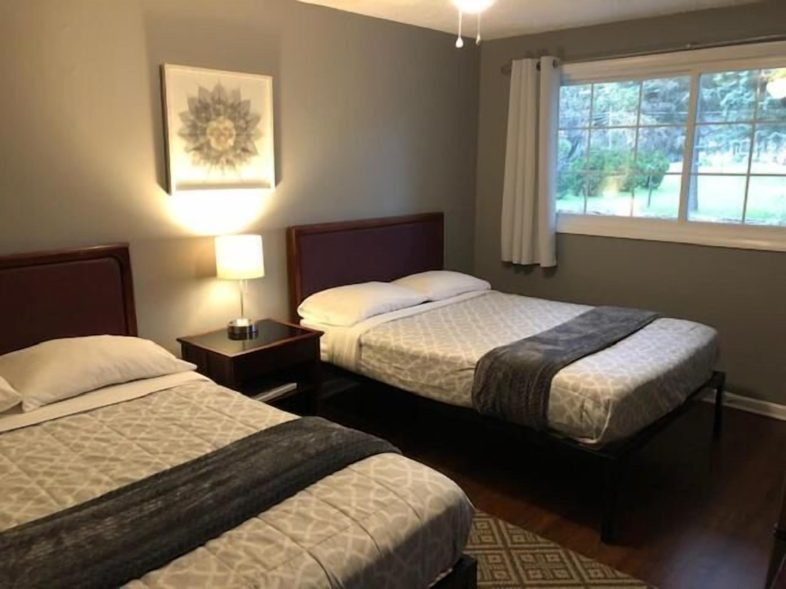 Foto - Nightshade Inn & Gardens