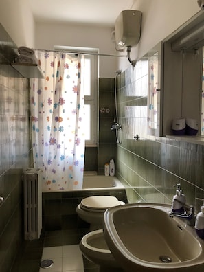 Apartment, 1 Bedroom, Ensuite, Tower | Bathroom | Free toiletries, hair dryer, bathrobes, towels