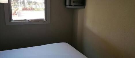 Bureau, Wi-Fi gratuit, draps fournis