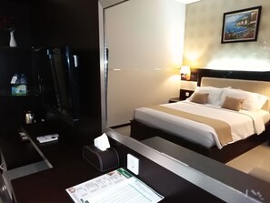 华丽双人房 | 办公桌、折叠床/加床（额外收费）、免费 WiFi