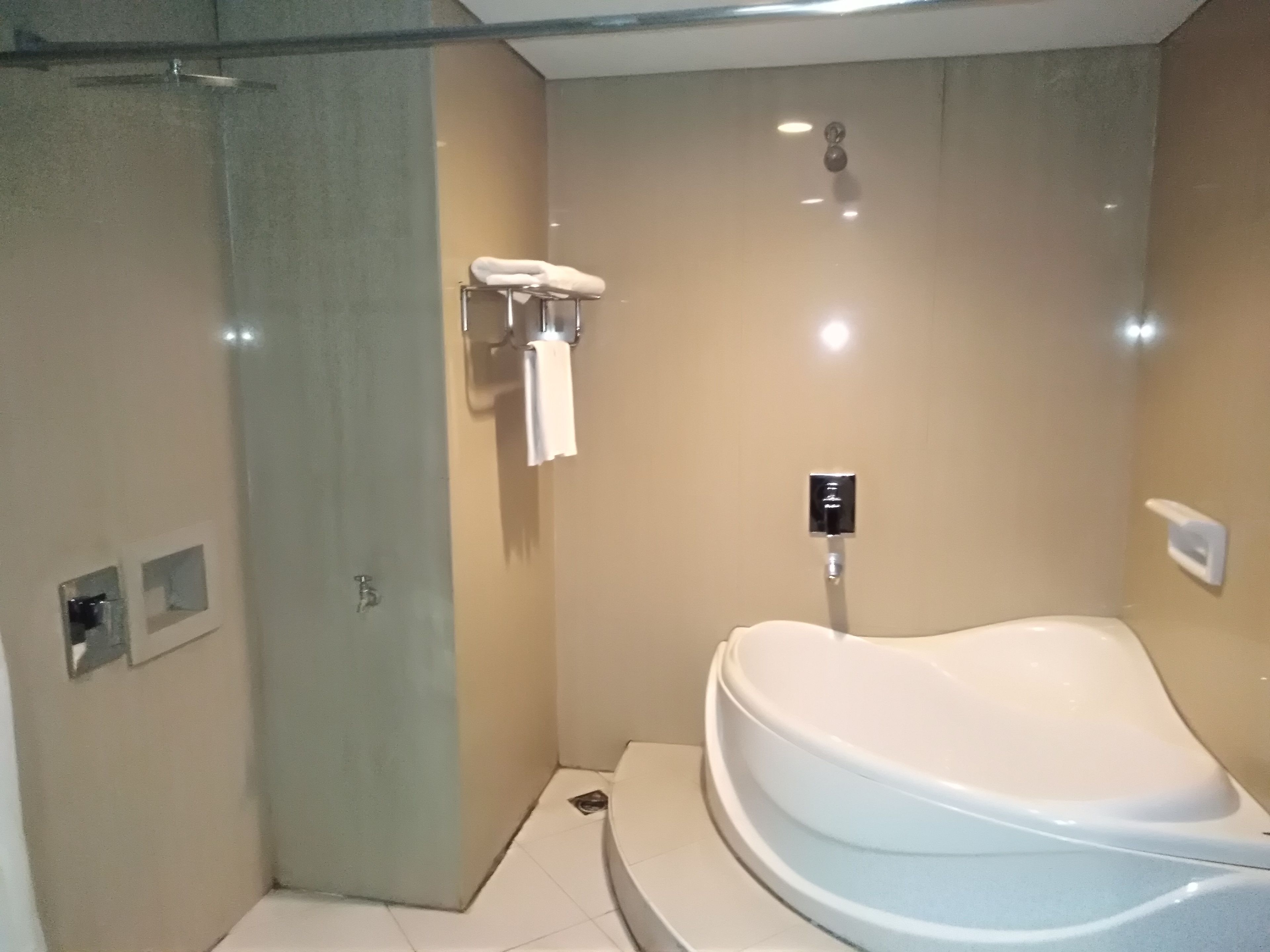 Suite Junior | Bathtub besar