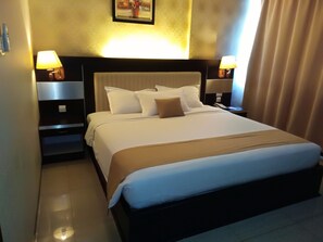 Junior Suite | Desk, rollaway beds, free WiFi - Zahra Syariah Hotel (Kendari)