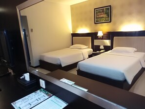 Deluxe Twin Room | Desk, rollaway beds, free WiFi - Zahra Syariah Hotel (Kendari)