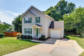 Exterior - Near UNCC! Charlotte Family Retreat w/ Deck (Charlotte)
