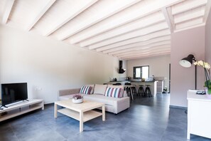 Living area - Olive Grove House, Drapano, Argostoli (Argostoli, Kefalonia)