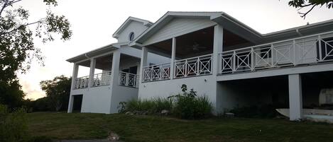 Façana frontal de l'allotjament