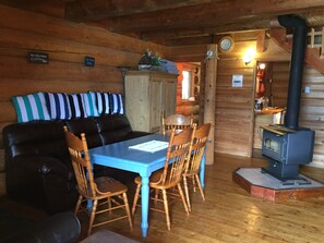 Kamin, Kinderspielzeug, Bücher