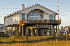 Exterior - 1st row 4 bedroom 3 bath - Best views! (Galveston)