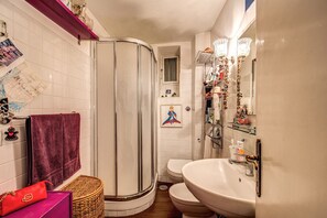 Hair dryer, towels - I Love Trastevere! Comfortable apartment in Trastevere area. (Rome)