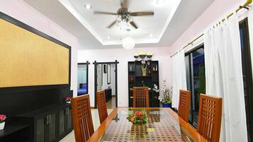 3-Bedroom Villa with Private Pool | In-room dining