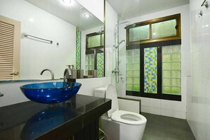 3-Bedroom Villa with Private Pool | Banheiro | Chuveiro, produtos de toalete grátis
