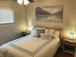3 slaapkamers, een strijkplank/strijkijzer, gratis wifi, beddengoed