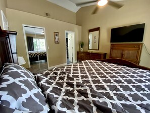 3 slaapkamers, een strijkplank/strijkijzer, wifi, beddengoed