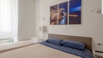 2 chambres, bureau, fer et planche à repasser, accès au Wi-Fi (inclus)