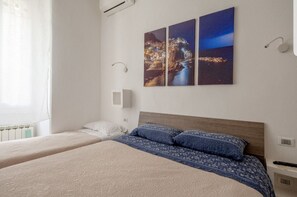 2 chambres, bureau, fer et planche à repasser, accès au Wi-Fi (inclus)