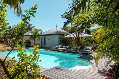 Poé Côté Lagon Beach Bungalows