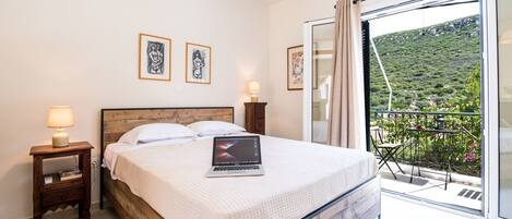 1 dormitorio, tabla de planchar con plancha, Internet y ropa de cama