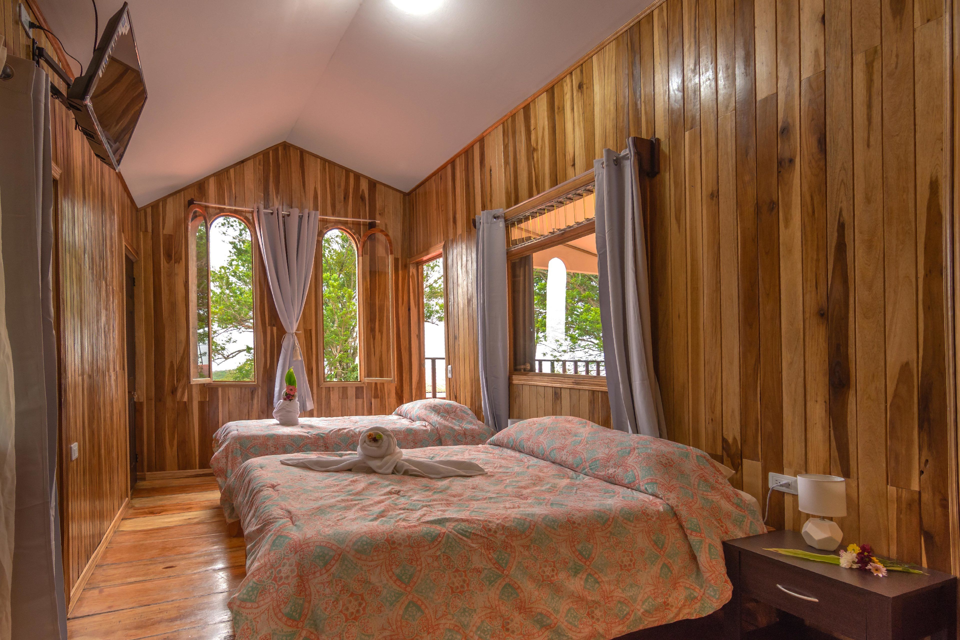 Deluxe-Zimmer, eigenes Bad, zum Garten hin