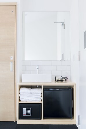 In-room safe, free WiFi - YADO Arashiyama (Kyoto)